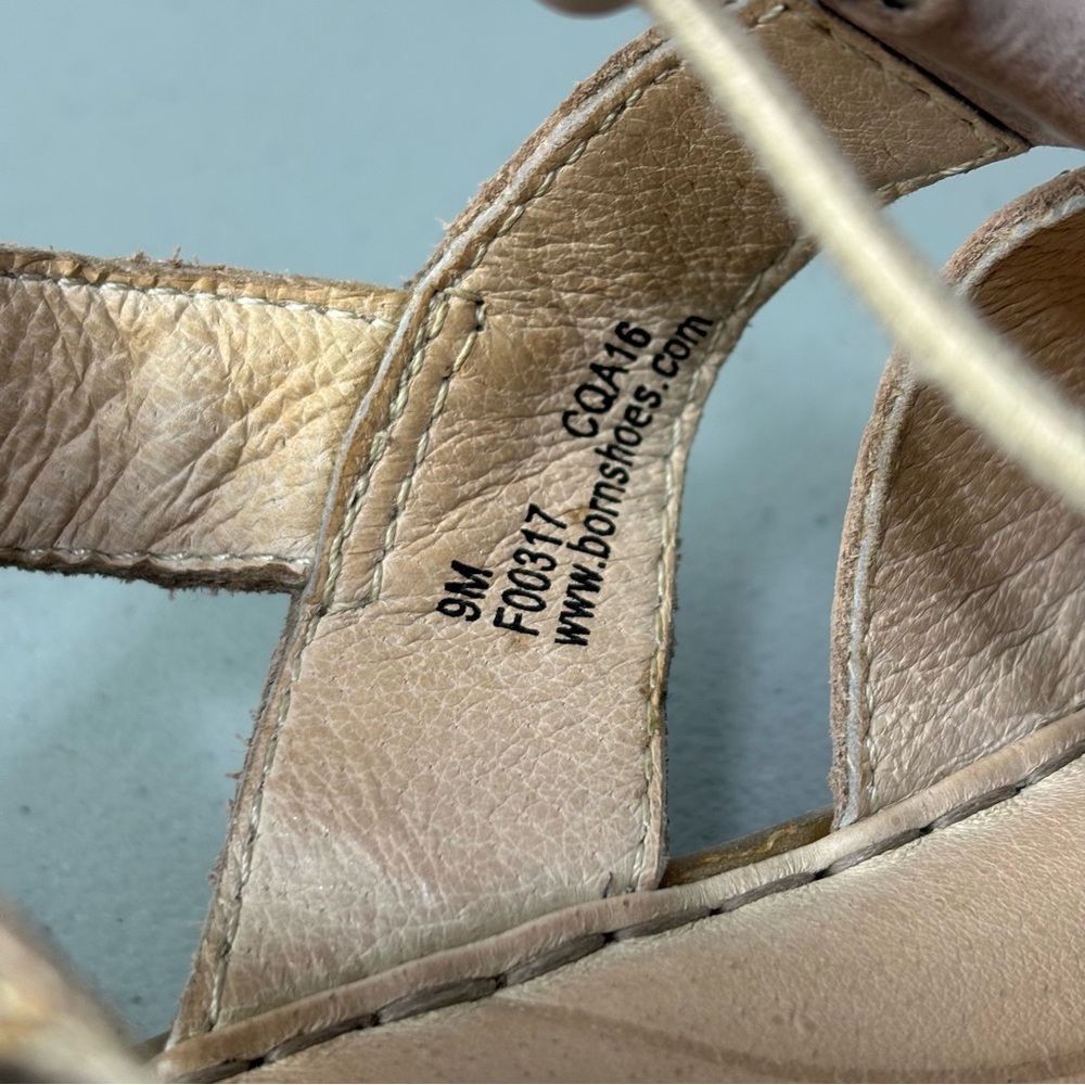 Born Women's Tan Taupe Sandals Leather Strappy Hook Loop 9M Casual Summer - Picture 11 of 12